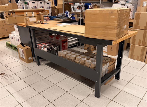 Blika arbejdsbord 2 meter (brugt understel)