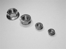 Flangemøtrik m. riller 4mm FZB (200stk)